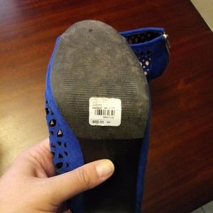 Bought for a wedding, only worn once!